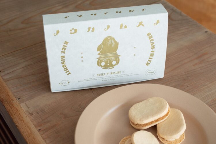 ノウカノムスメ 箱入りのパッケージとビスキュイ
